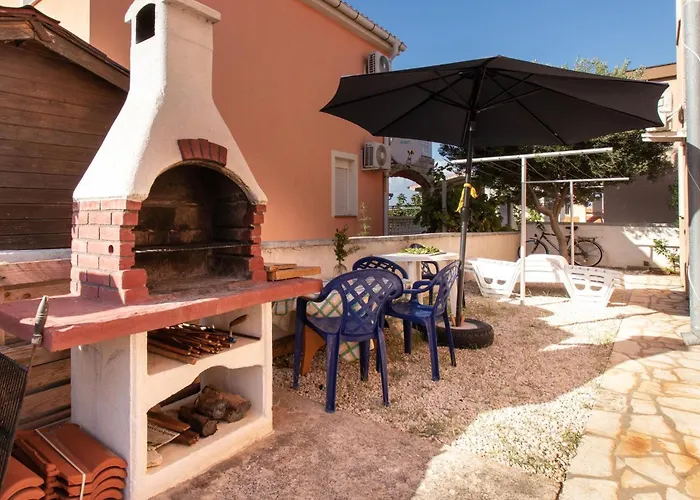 1 Bedroom Cozy In Apartment *